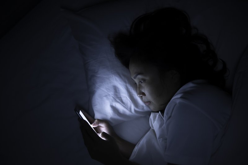 Reasons Why You Should Not Sleep With Your Cell Phone
