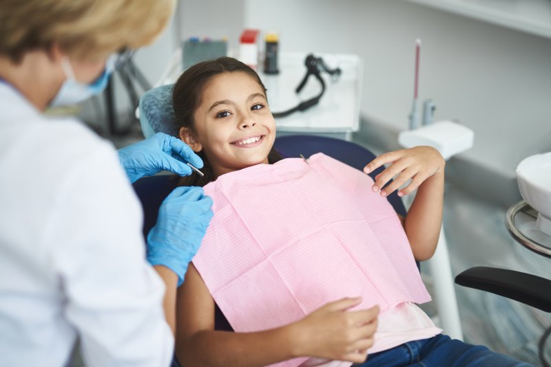 girl visiting dentist for a dental checkup